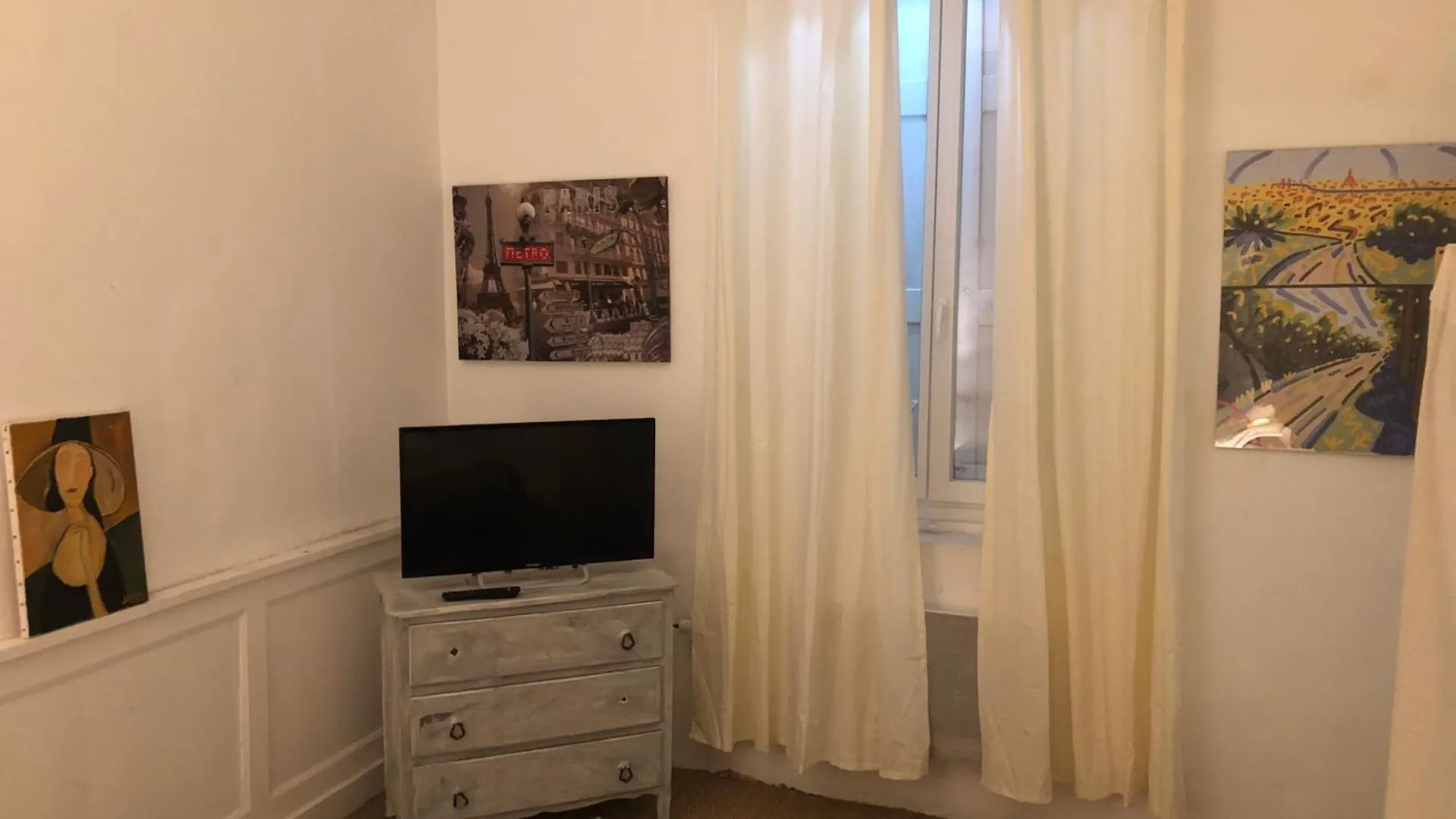 Le Victor Hugo 1G Et Sa Pizza Offerte Apartment Aurillac France